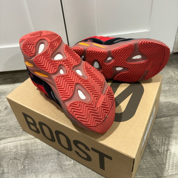 adidas Yeezy Boost 700
Hi-Res Red - Picture 5 of 5